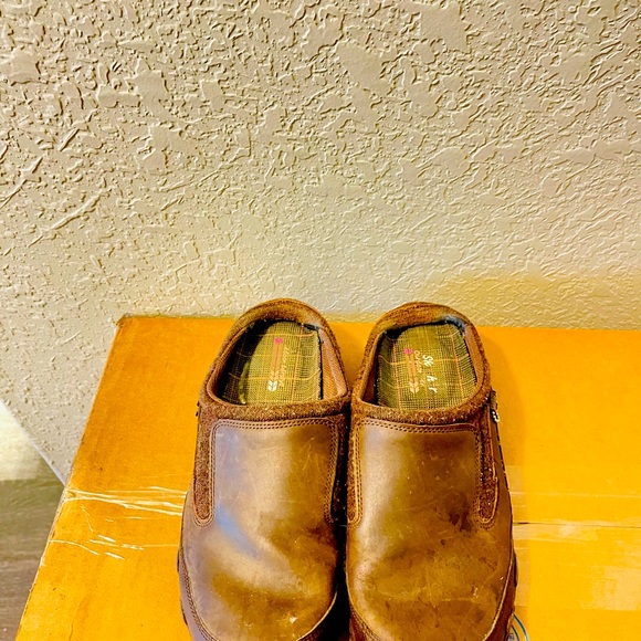 Sketchers size 8 outdoor lifestyle shoes - Picture 1 of 4